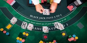 Tinh-nang-dac-biet-khi-danh-bai-Blackjack-tai-Hello88